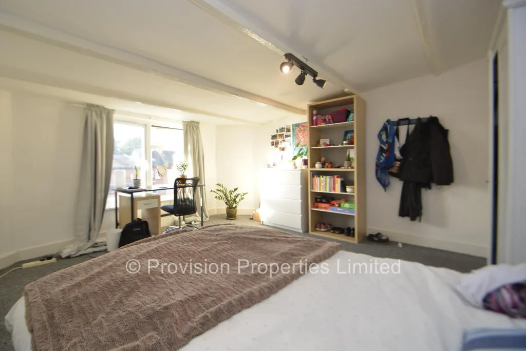6 bedroom terraced house for rent
