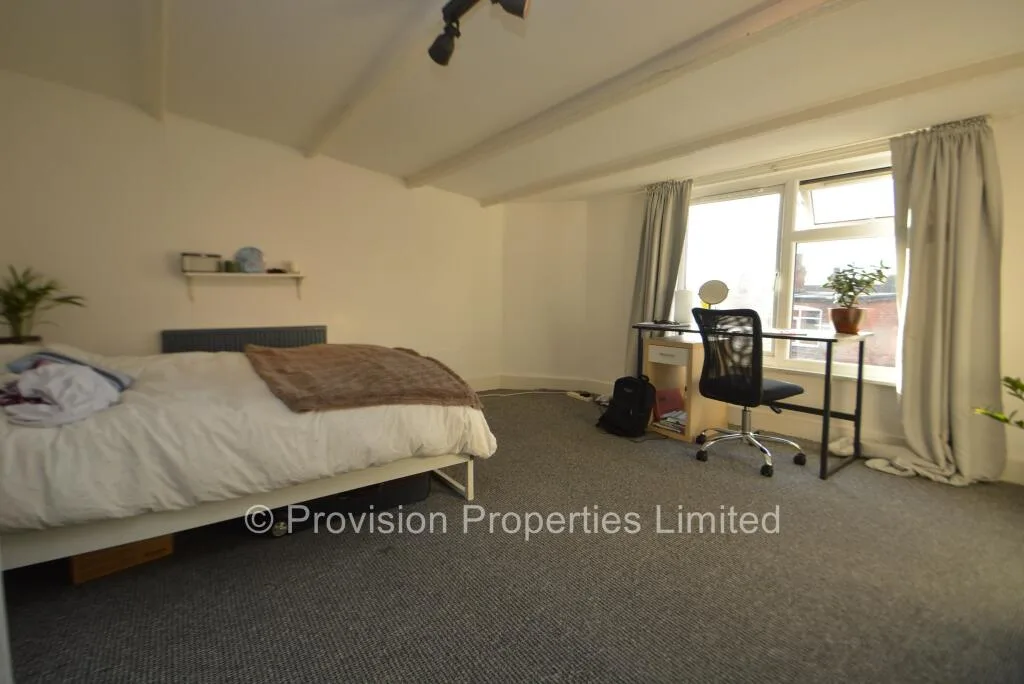 6 bedroom terraced house for rent