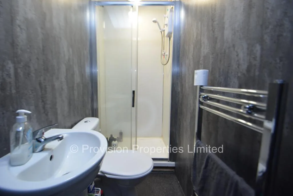 6 bedroom terraced house for rent