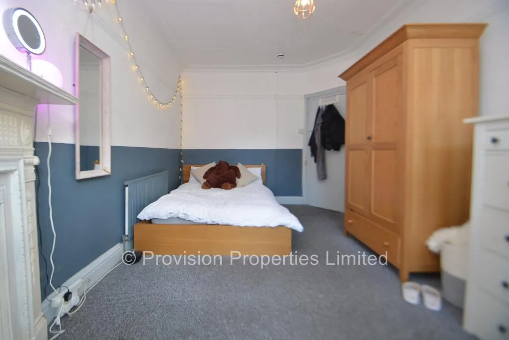 6 bedroom terraced house for rent