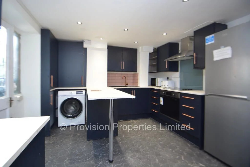 6 bedroom terraced house for rent