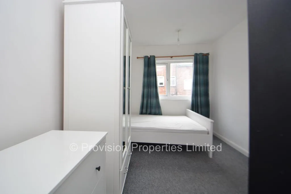 6 bedroom terraced house for rent