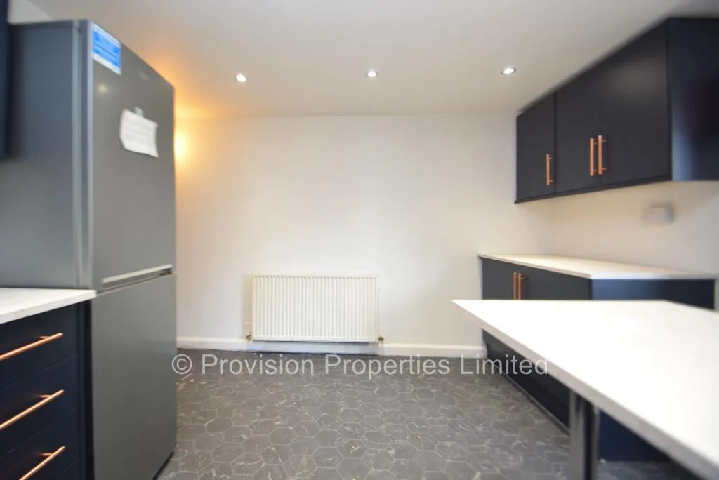 6 bedroom terraced house for rent