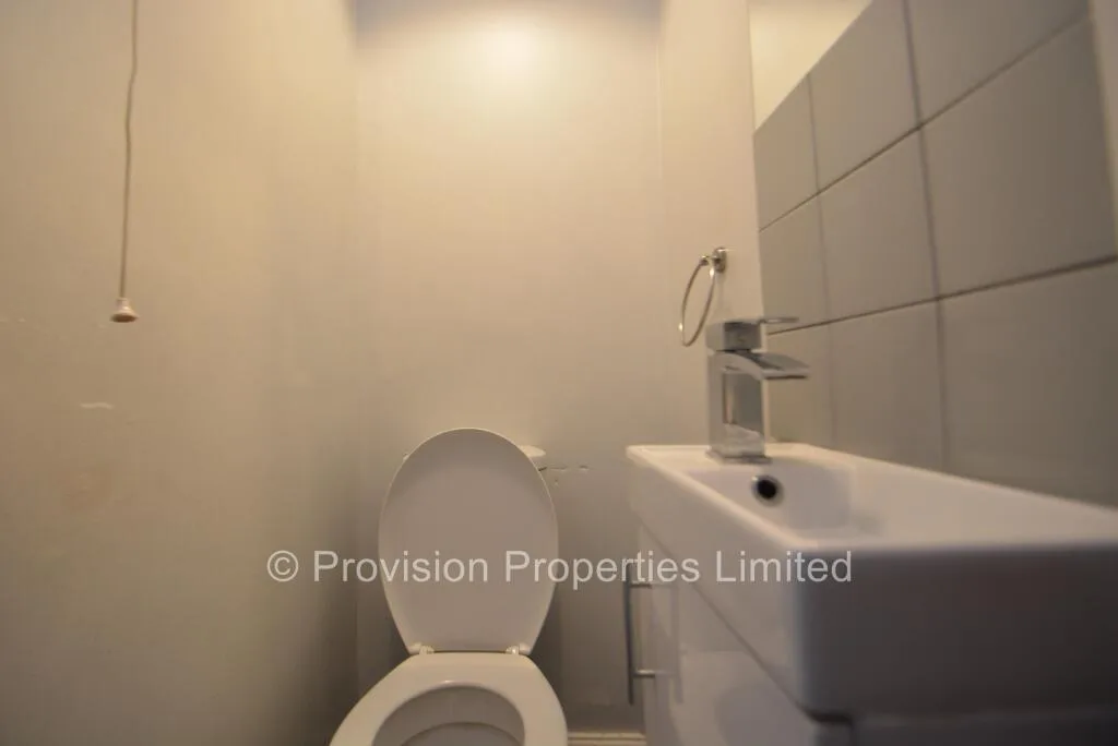 6 bedroom terraced house for rent