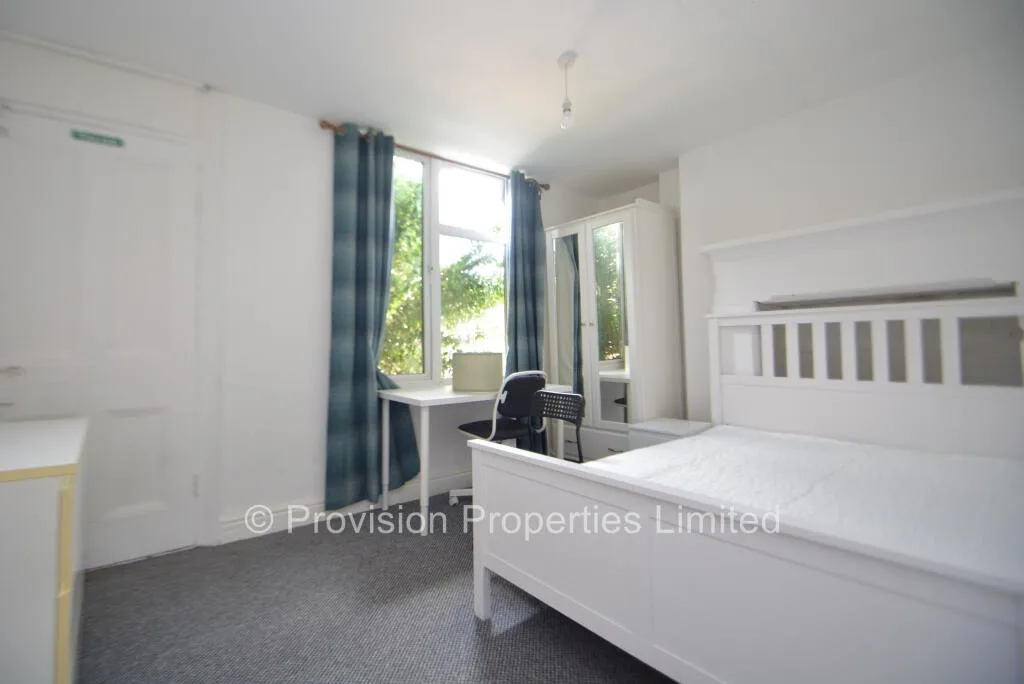 6 bedroom terraced house for rent