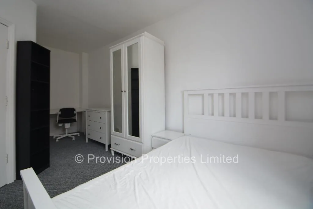 6 bedroom terraced house for rent