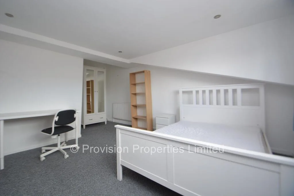 6 bedroom terraced house for rent