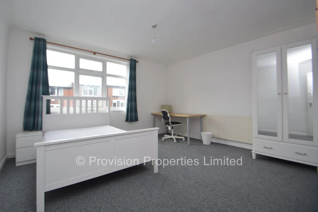 6 bedroom terraced house for rent