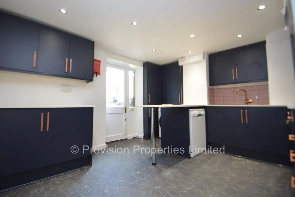 6 bedroom terraced house for rent