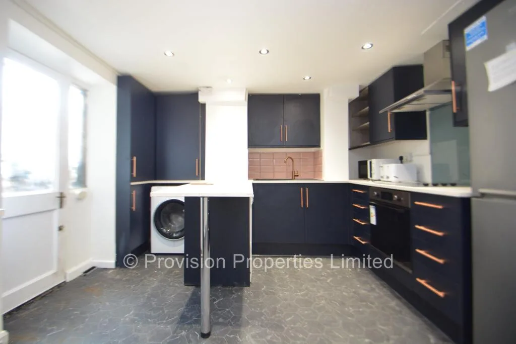 6 bedroom terraced house for rent