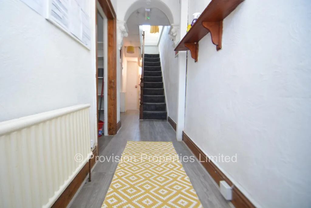 8 bedroom terraced house for rent