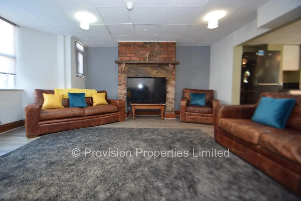 8 bedroom terraced house for rent