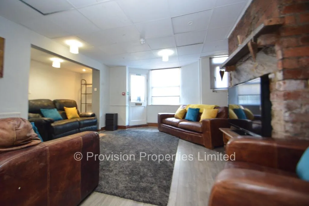 8 bedroom terraced house for rent