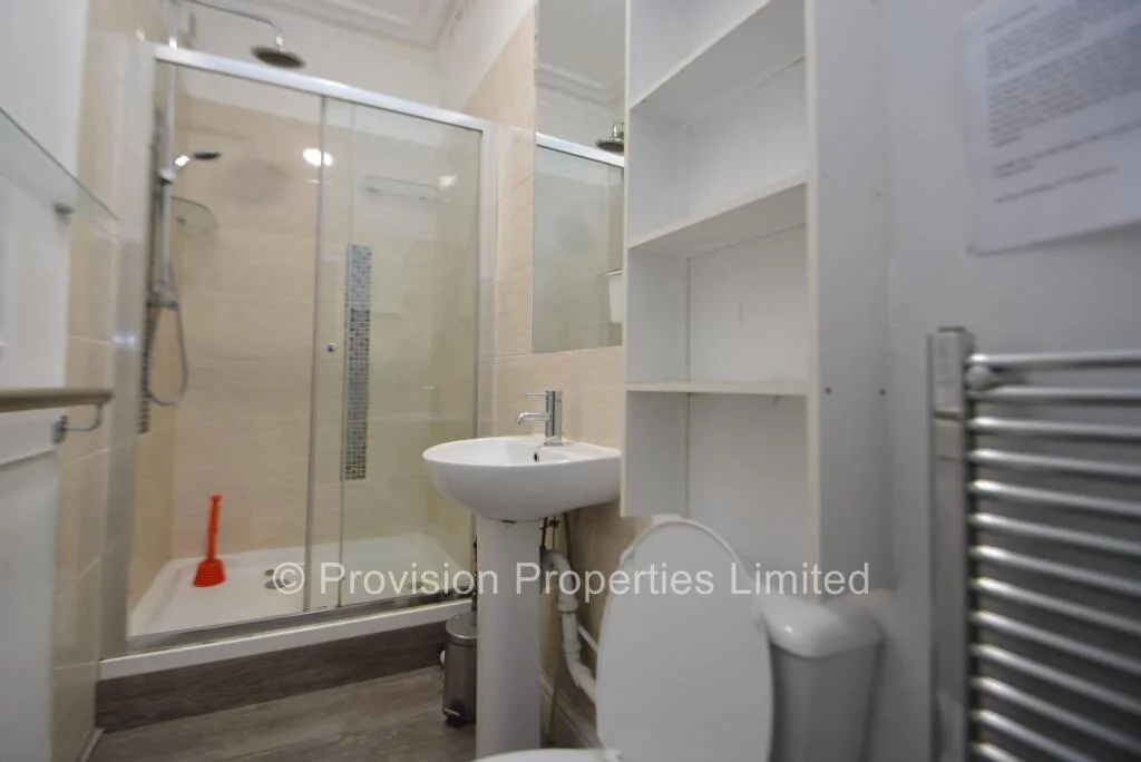 8 bedroom terraced house for rent