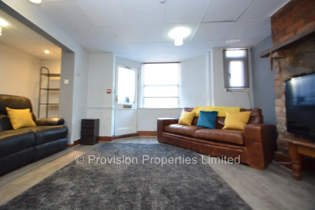8 bedroom terraced house for rent
