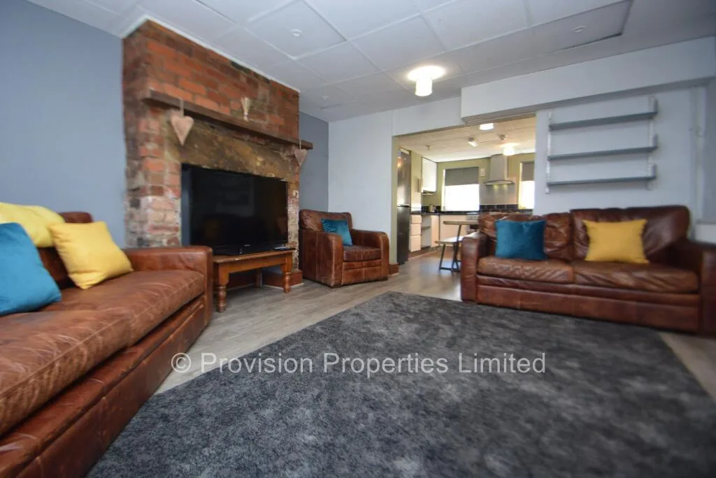 8 bedroom terraced house for rent
