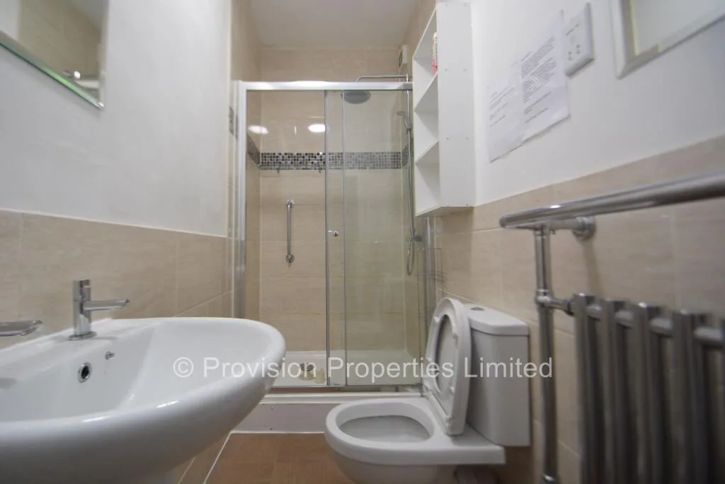 8 bedroom terraced house for rent