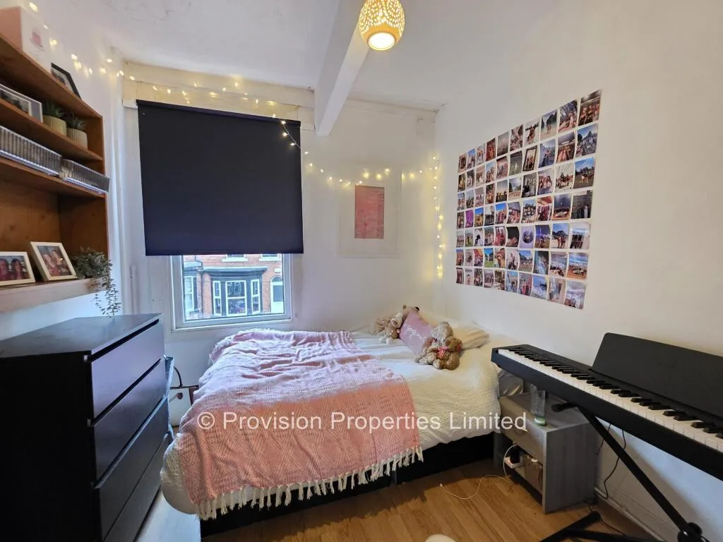 8 bedroom terraced house for rent