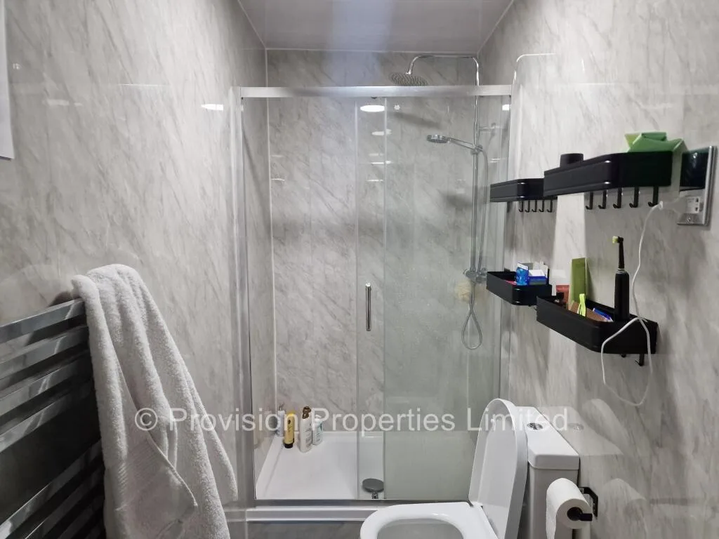 8 bedroom terraced house for rent