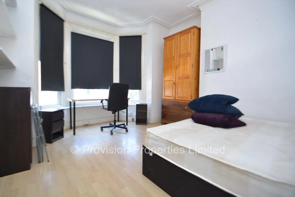 8 bedroom terraced house for rent