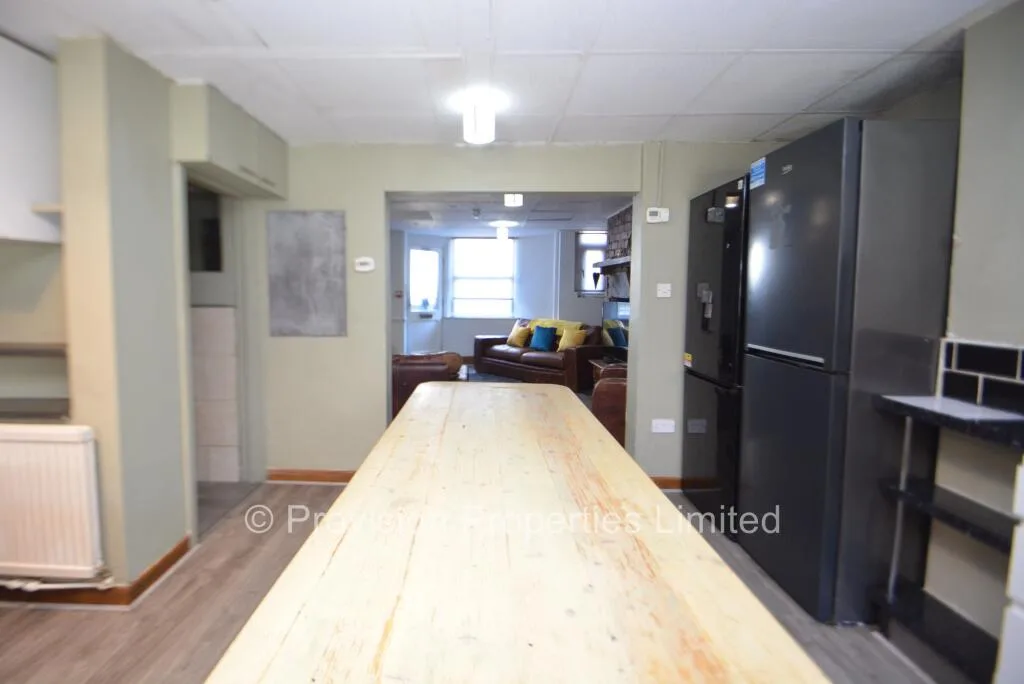 8 bedroom terraced house for rent