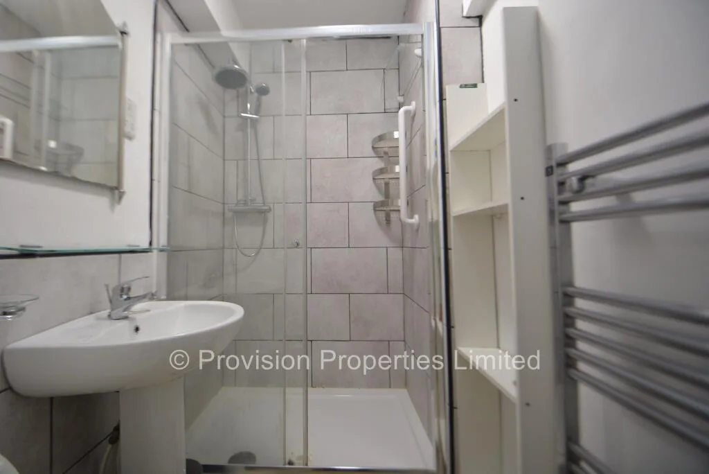 8 bedroom terraced house for rent