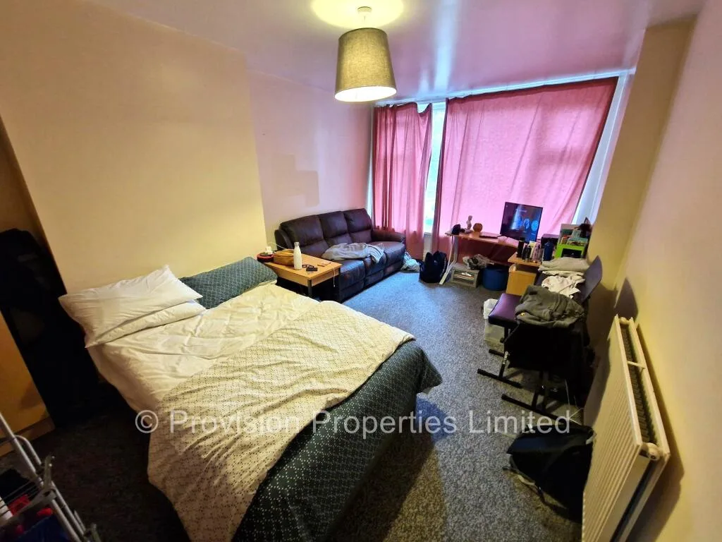 9 bedroom terraced house for rent