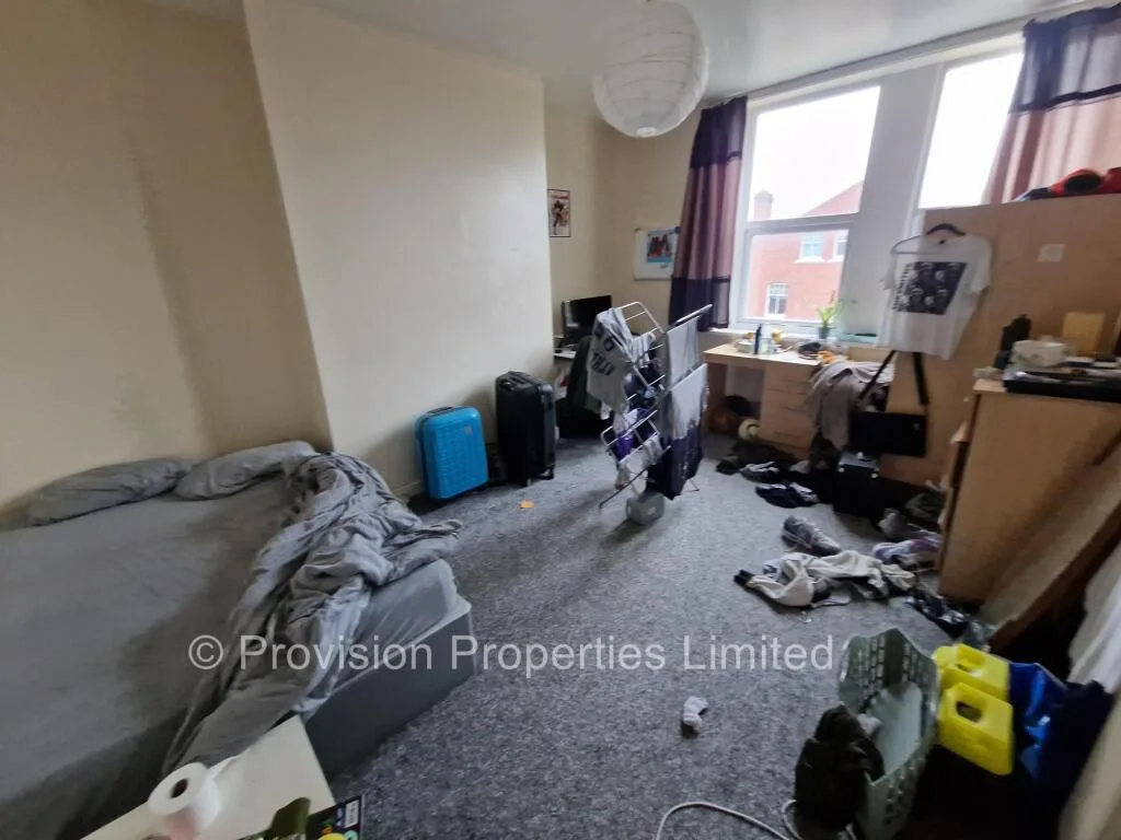 9 bedroom terraced house for rent