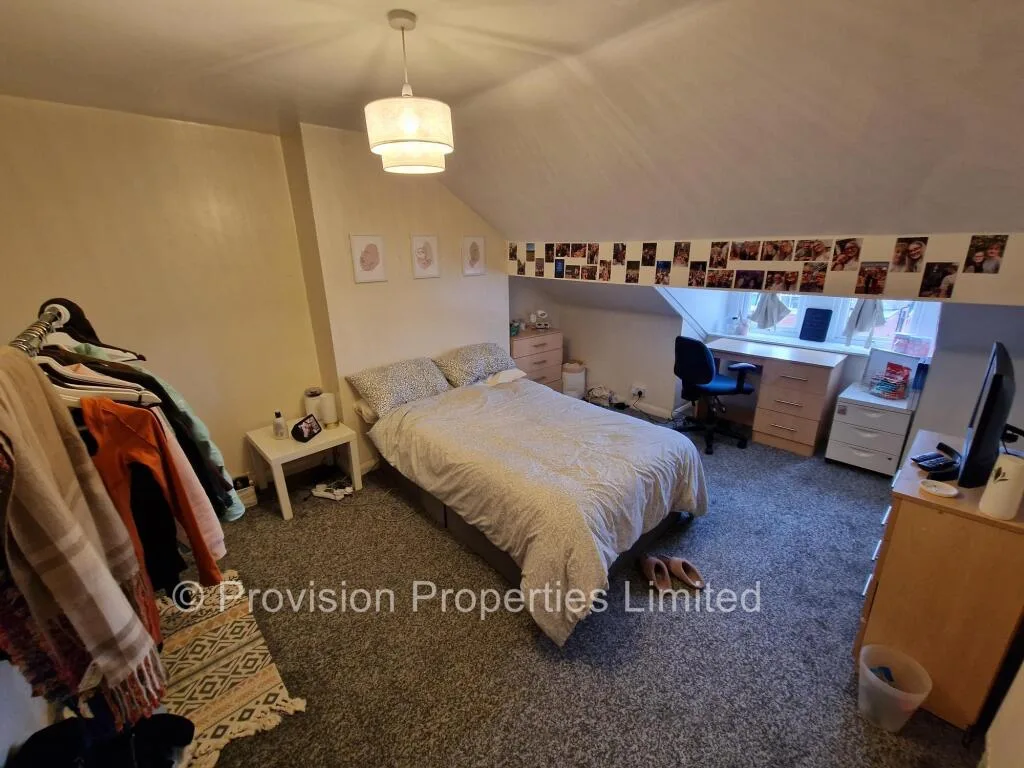 9 bedroom terraced house for rent