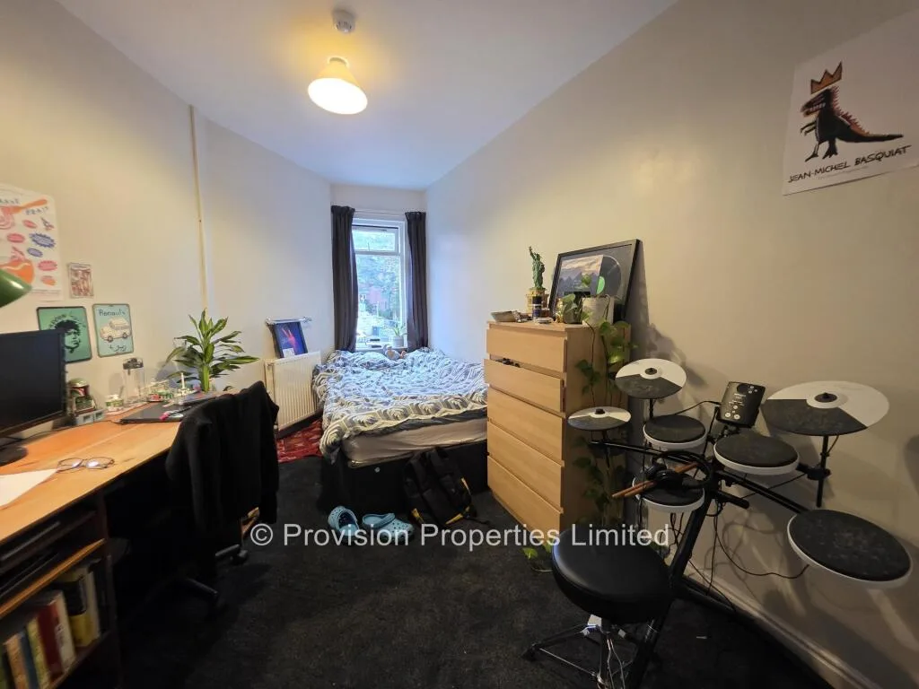 5 bedroom terraced house for rent