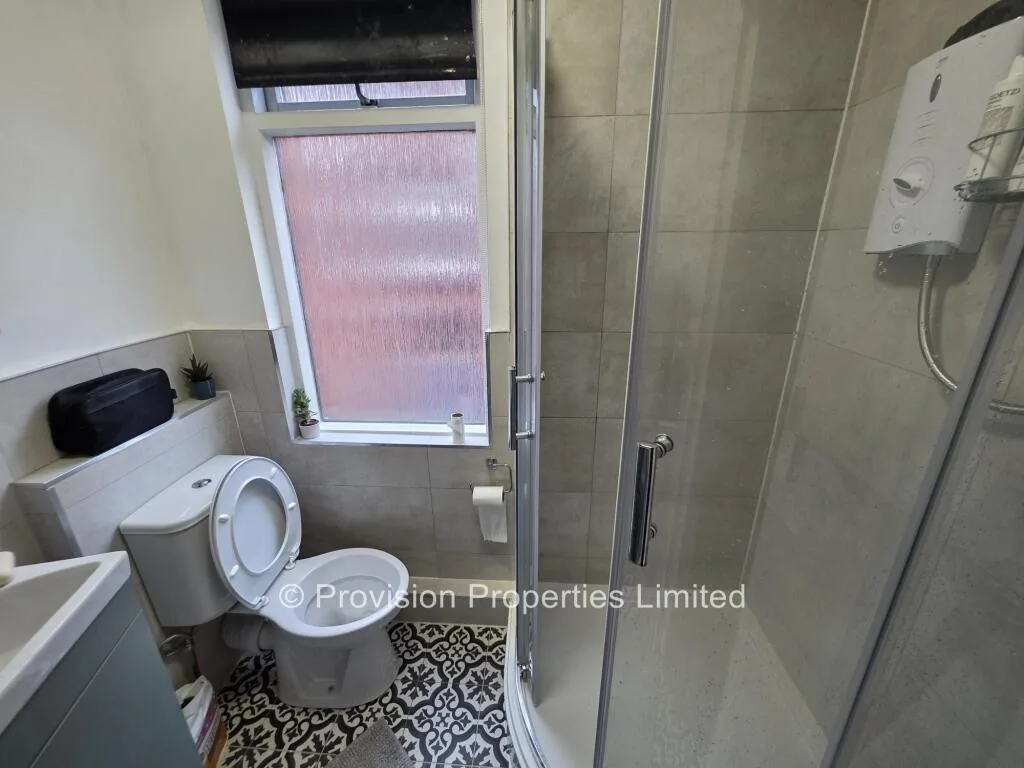 5 bedroom terraced house for rent