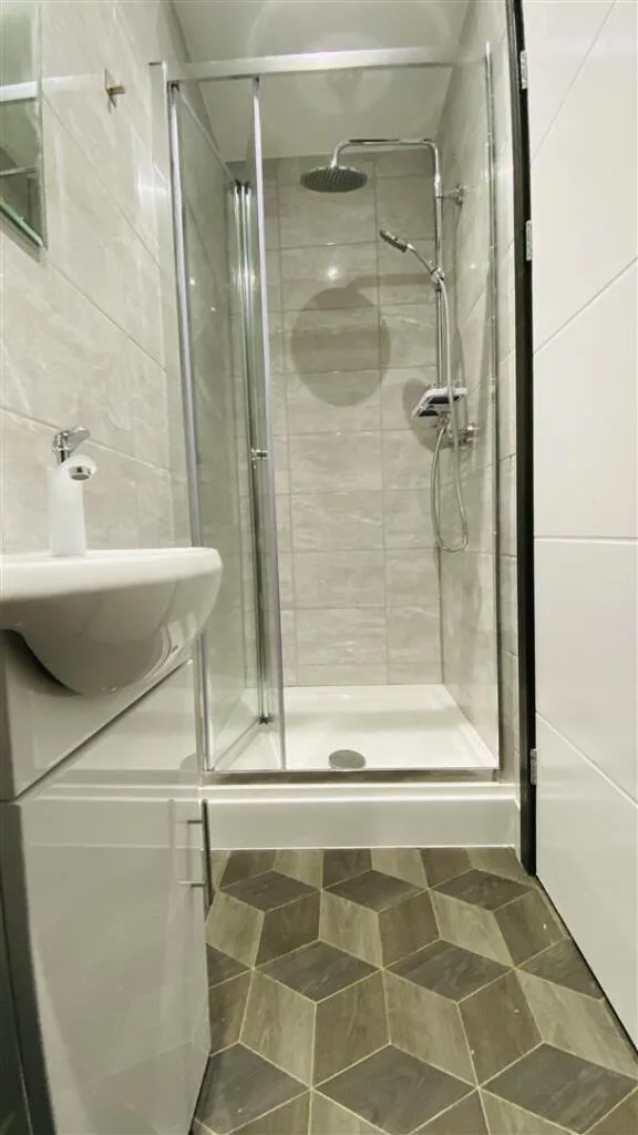 6 bedroom house for rent