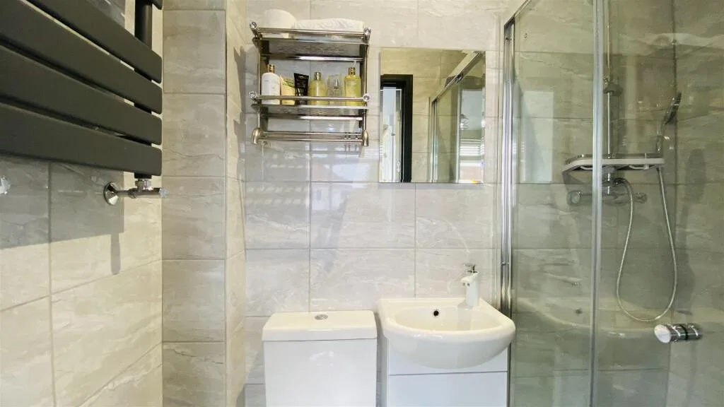 6 bedroom house for rent
