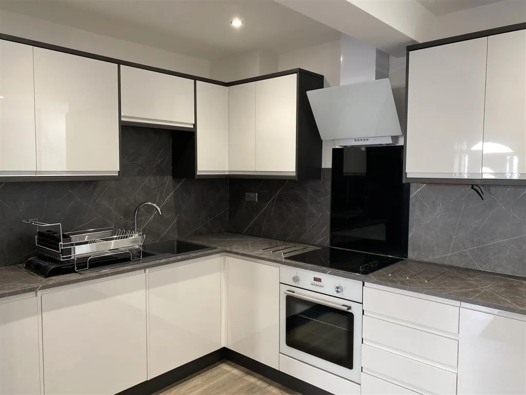 6 bedroom house for rent