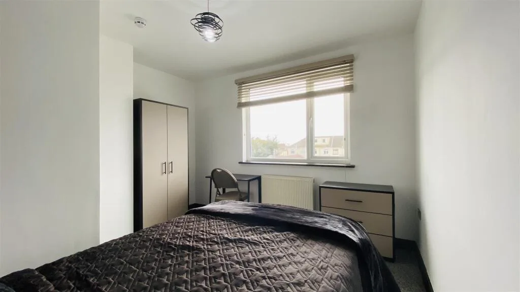 6 bedroom house for rent