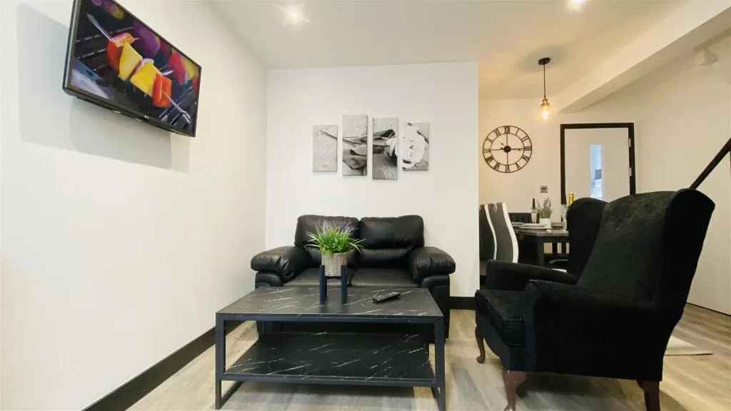 6 bedroom house for rent