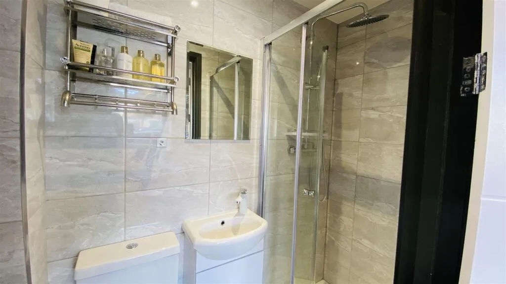 6 bedroom house for rent