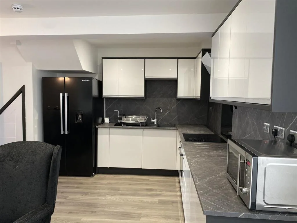 6 bedroom house for rent