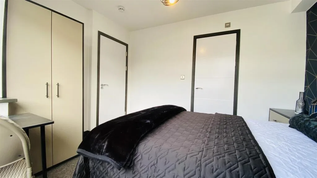 6 bedroom house for rent