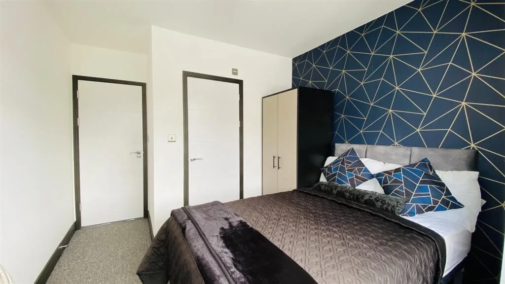 6 bedroom house for rent