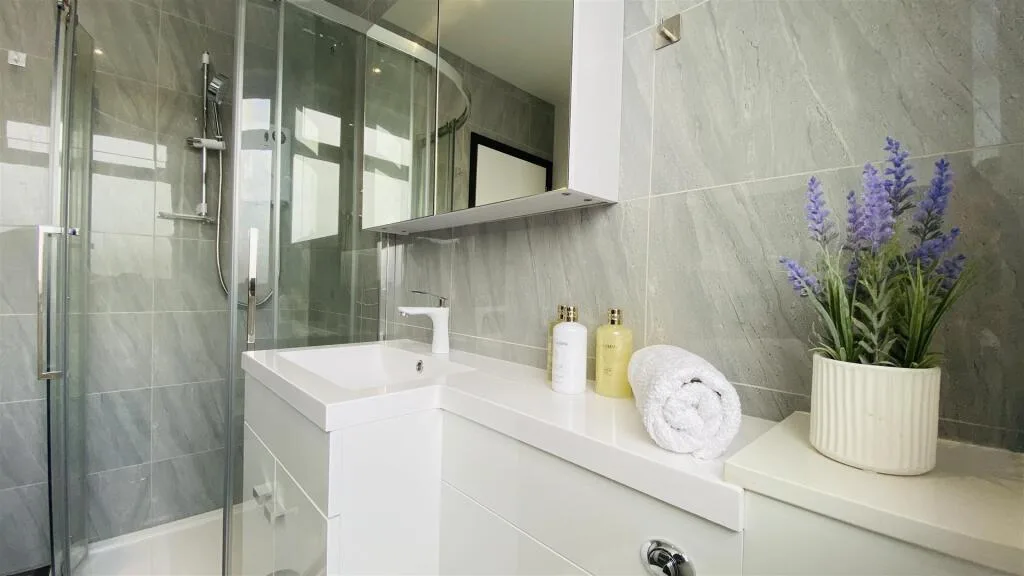 6 bedroom house for rent
