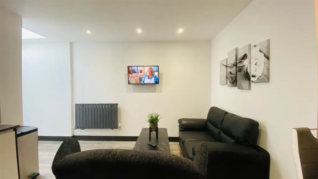 6 bedroom house for rent