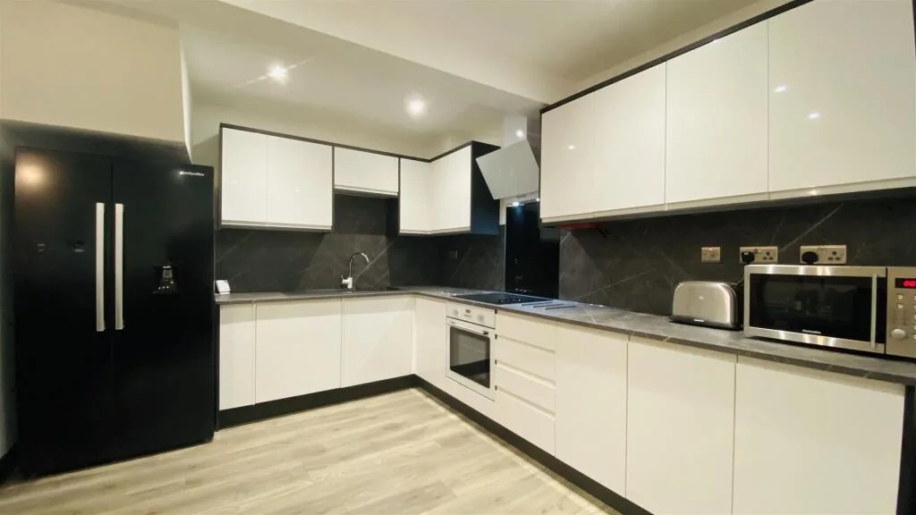 6 bedroom house for rent