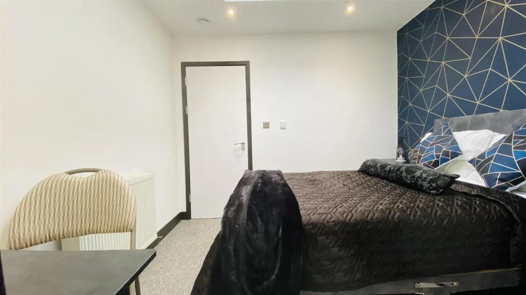 6 bedroom house for rent