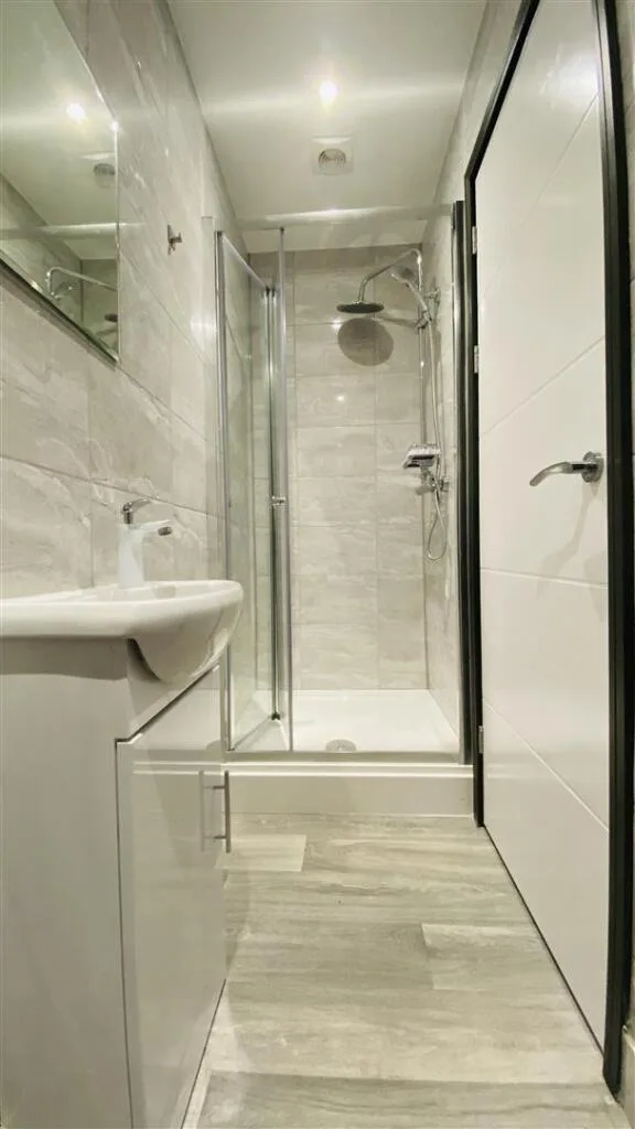 6 bedroom house for rent