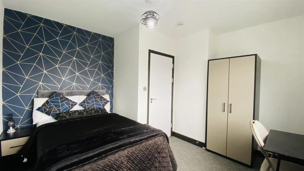 6 bedroom house for rent