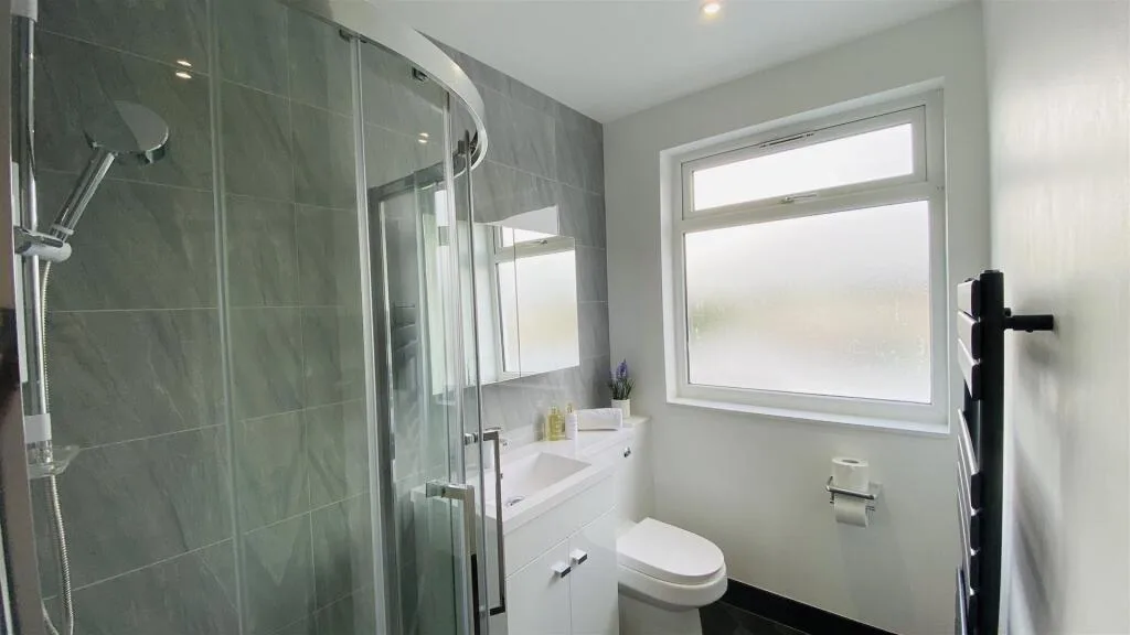 6 bedroom house for rent
