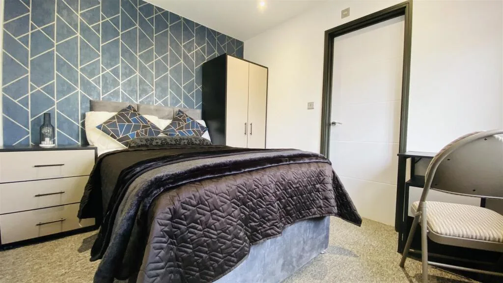 6 bedroom house for rent