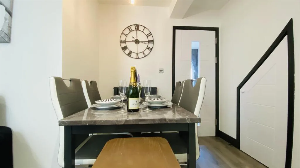 6 bedroom house for rent