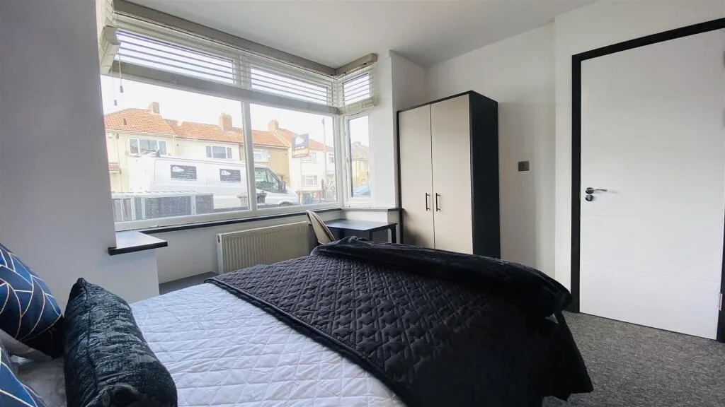6 bedroom house for rent
